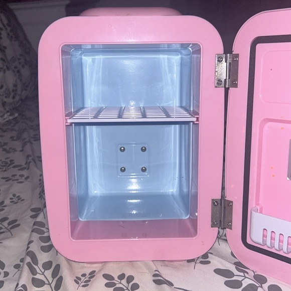Pink mini fridge🌸 - Picture 2 of 4